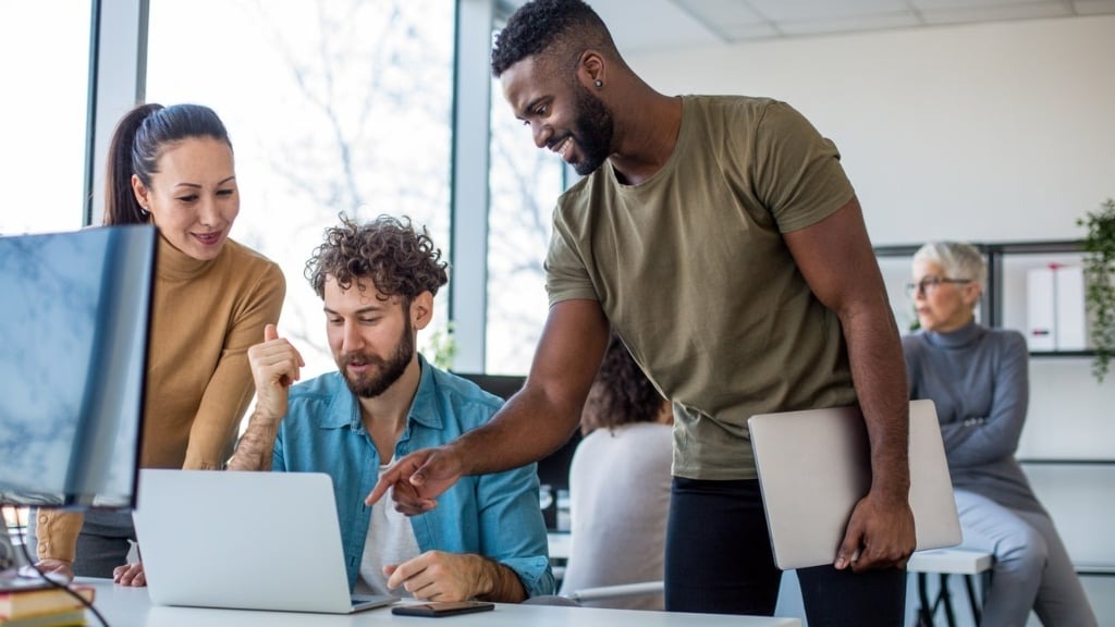 Why the Hubspot CRM Platform is the Best For B2B SMEs